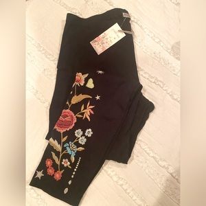 Johnny Was, black Maris Legging, size medium. Brand new with tags.